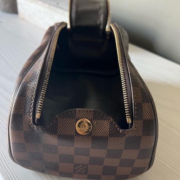 🎊2x HOST PICK🎊 Rare LV Dopp Kit King Size Toiletry Bag Clutch, **PRICE FIRM** - Picture 4 of 17